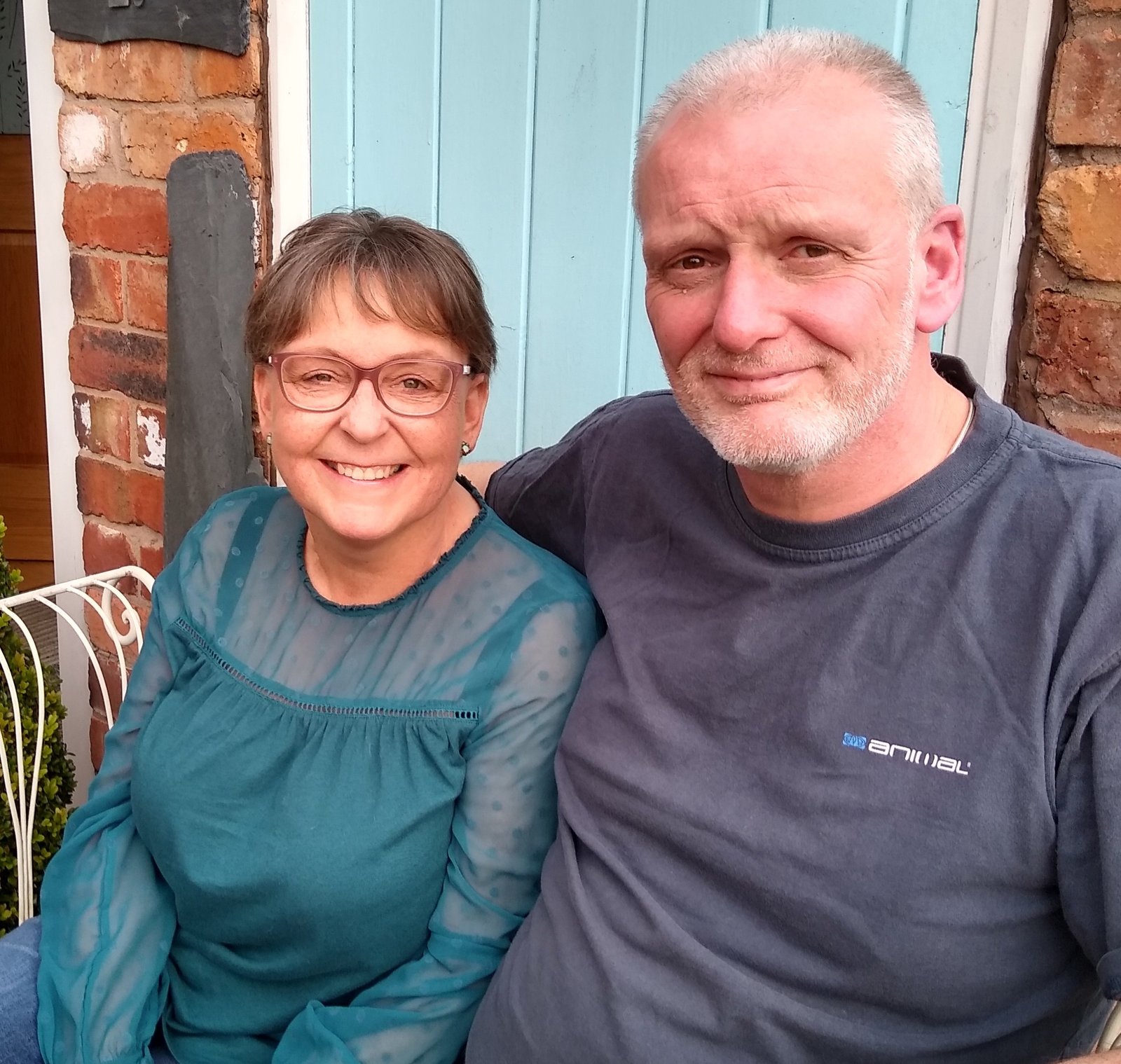 Living kidney donor Tracey with her brother Pete who she donated a kidney to