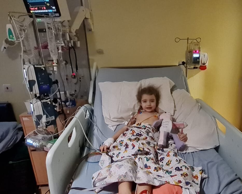 Living kidney recipient Daisy-May in hospital attached to a machine