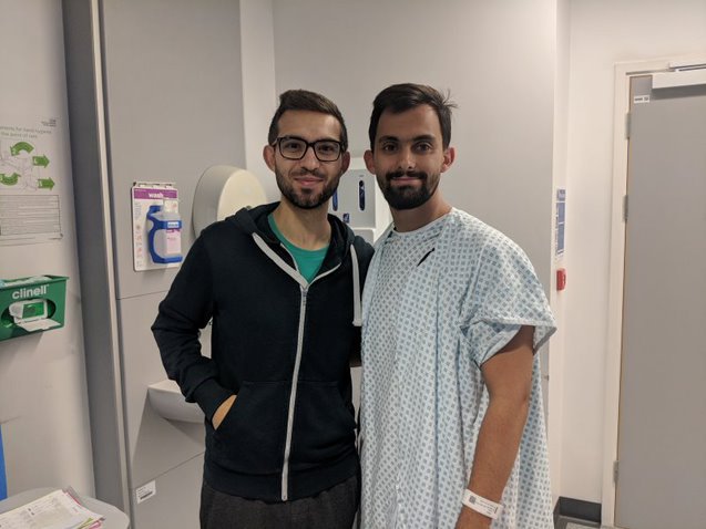 Living kidney recipient Mark with his brother and kidney donor Jason in hospital