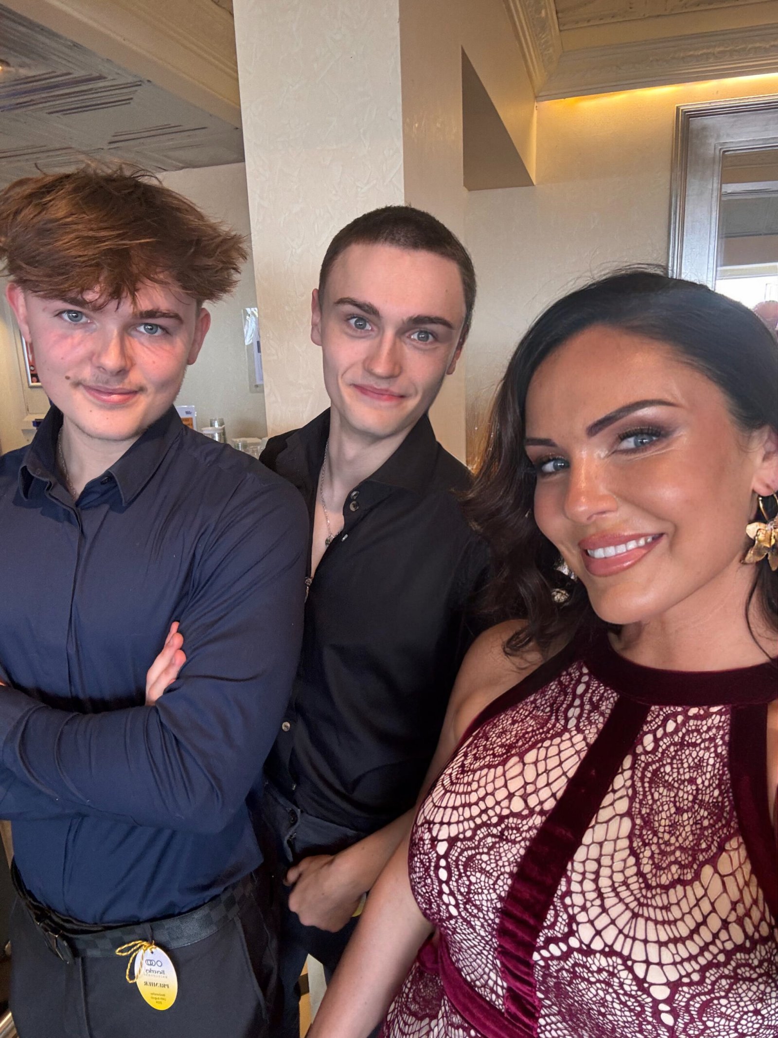 Image of living kidney donor Marilyse standing next to her two teenage boys